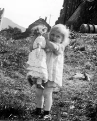 Nr 1 Karin Maria med dokke